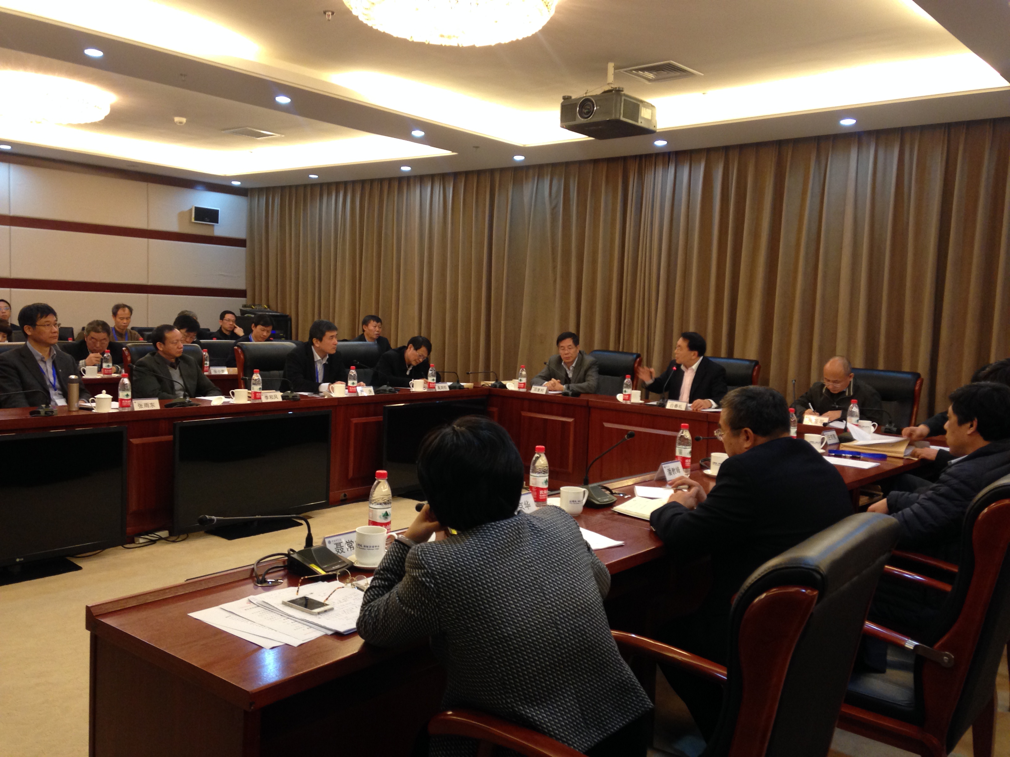 中科院召开加强院地合作促进科技<br>成果转移转化座谈会
