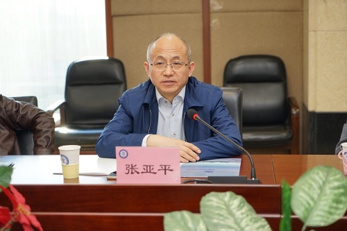 张亚平副院长一行调研半导体研究所
